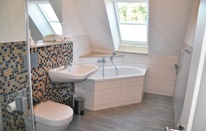 Combined shower/tub