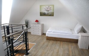 3 bedrooms, free WiFi, bed sheets