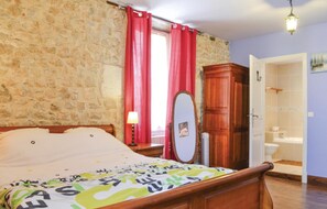 3 bedrooms, travel cot, free WiFi, bed sheets - Cozy home in Puy L´Evêque (Puy L´Evêque)