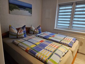 2 Schlafzimmer, Reisekinderbett, WLAN, Bettwäsche