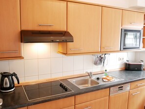 Fridge, microwave, dishwasher, coffee/tea maker - Dünenhaus Christa, App. 2 - Apartment 2 (Heringsdorf)