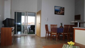 Dining - Holiday apartment with balcony and air conditioning (Malinska)