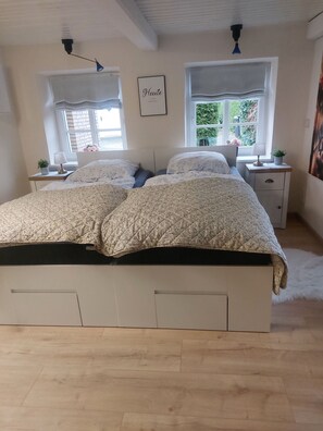 4 Schlafzimmer, Reisekinderbett, WLAN, Bettwäsche