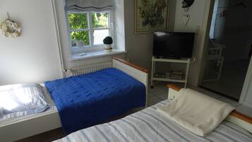 4 makuuhuonetta, vauvan matkasänky, Wi-Fi, vuodevaatteet