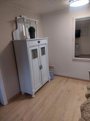 Unclassified image, 5 of 23, button