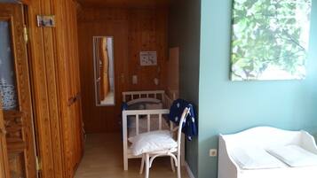 4 bedrooms, travel cot, WiFi, bed sheets