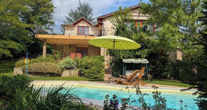 Casa vacacional con piscina y vistas al lago Balaton para familias