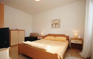 1 bedroom, free WiFi, bed sheets