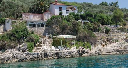 Stunning home in Vela Luka with kitchen