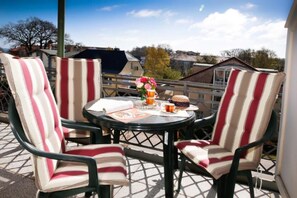 Outdoor dining - (150/2) 2-room apartment - Apartment house Waldhaus (Kühlungsborn)