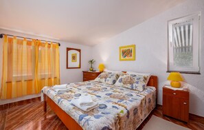 1 bedroom, free WiFi, bed sheets