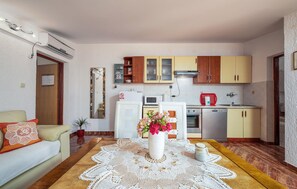 Refrigerador, placa de cocina, cafetera/tetera