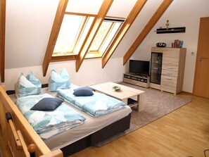 2 bedrooms, travel cot, WiFi, bed sheets