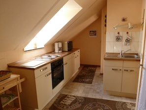 Kühlschrank, Mikrowelle, Ofen