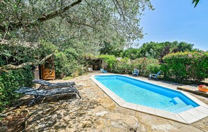 Een verwarmd zwembad