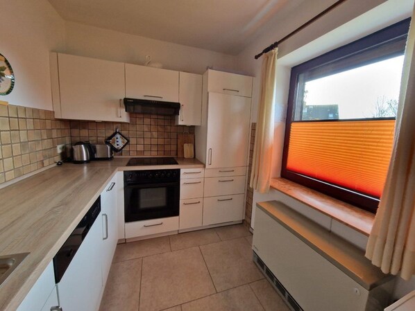 Fridge, oven, dishwasher, coffee/tea maker