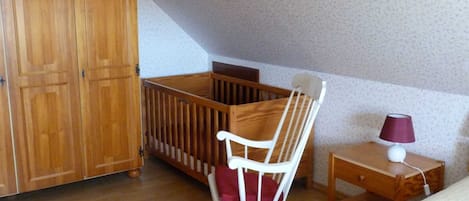2 slaapkamers, reisbedje, wifi