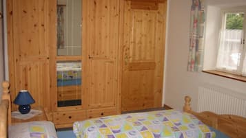 2 bedrooms, in-room safe, travel cot, WiFi