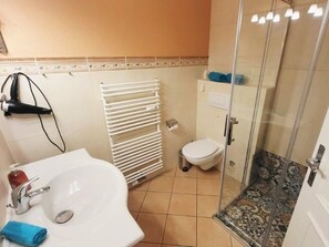 Shower, hair dryer - (238) 2-room apartment - Apartment house Atlantic (Kühlungsborn)