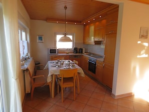 Kühlschrank, Mikrowelle, Ofen, Geschirrspüler