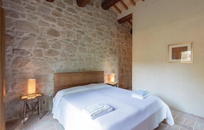 1 chambre, lit parapluie, Wi-Fi gratuit, draps fournis