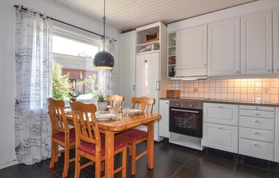 4 bedroom nice home in Sollebrunn