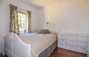 4 bedrooms, travel cot, free WiFi - 4 bedroom nice home in Sollebrunn (Sollebrunn)