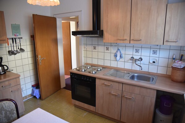 Fridge, oven, high chair