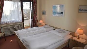 2 bedrooms, travel crib, WiFi