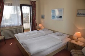 2 bedrooms, travel crib, WiFi