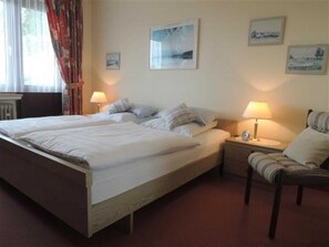 2 bedrooms, travel crib, WiFi