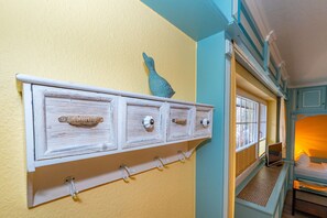 Unclassified image, 2 of 19, button - App.2 - Priel Hüs, Germany (List)