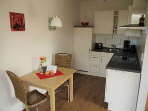 Fridge, oven, dishwasher, coffee/tea maker