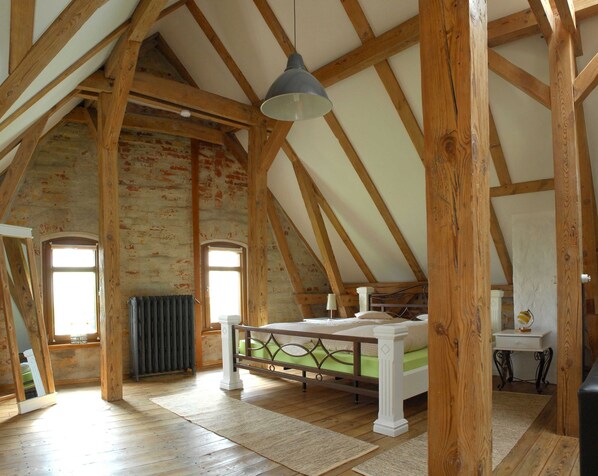 1 bedroom, in-room safe, travel crib, WiFi