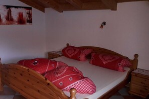 2 間睡房、房內夾萬、Wi-Fi、床單