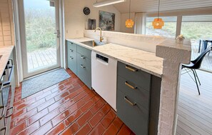 Réfrigérateur, plaque de cuisson, lave-vaisselle, cafetiÚre/bouilloire