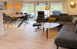 Télévision, cheminée, lecteur de DVD