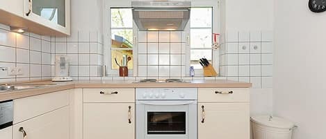 Fridge, oven, dishwasher, coffee/tea maker