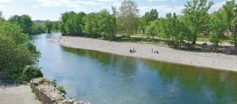 Belle maison de 2 chambres à Cessenon.