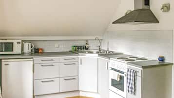 JÀÀkaappi, liesi, kahvin-/teenkeitin