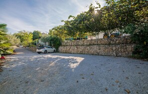 Property grounds - Lovely apartment in Salatici with WiFi (Salatici)