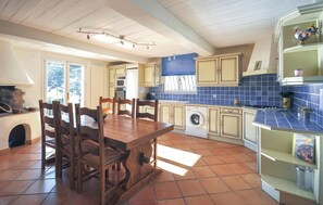 Fridge, stovetop, dishwasher, coffee/tea maker