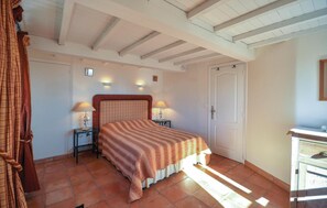 3 quartos, berço de viagem, Wi-Fi de cortesia, roupa de cama