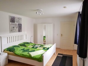 1 chambre, lit parapluie, Wi-Fi, draps fournis