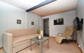 TV, fireplace, DVD player, stereo