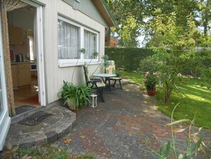 Outdoor dining - Holiday home 1 and holiday home 2 (23016) - Holiday home 1 (Mirow)