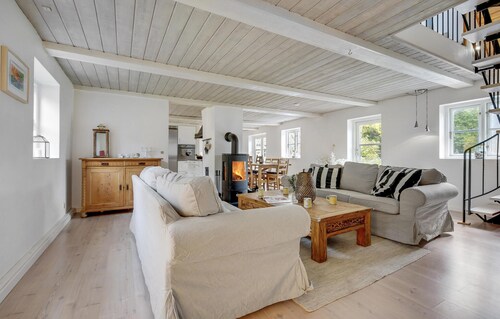 6 bedroom pet friendly home in Vejby