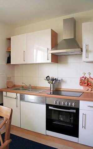 Fridge, oven, dishwasher, coffee/tea maker