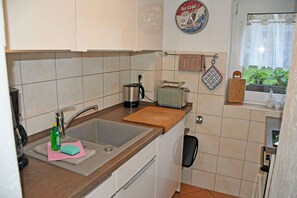 Frigorifero, microonde, forno, macchina per tè/caffè