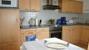 Kühlschrank, Mikrowelle, Ofen